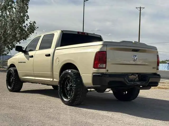2011 RAM 1500 ST 4WD Crew Cab photo 5