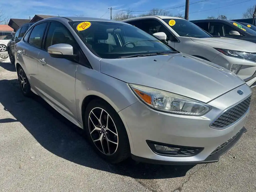 2016 Ford Focus Sedan SE's photo