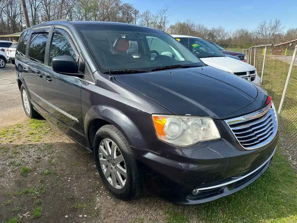 2014 Chrysler Town & Country Touring's photo
