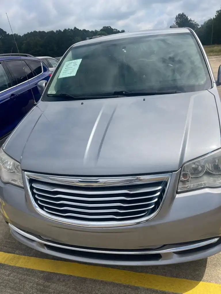 2015 Chrysler Town & Country Touring's photo
