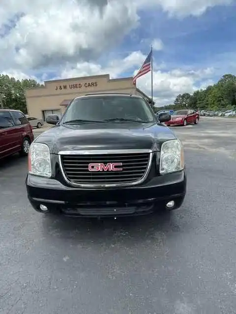 2013 GMC Yukon 4WD 1/2 Ton SLE (3SA)'s photo