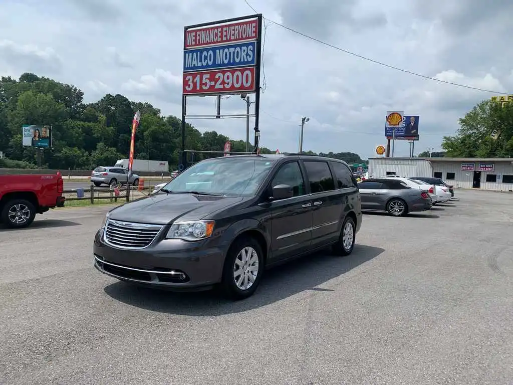 2016 Chrysler Town & Country Touring's photo