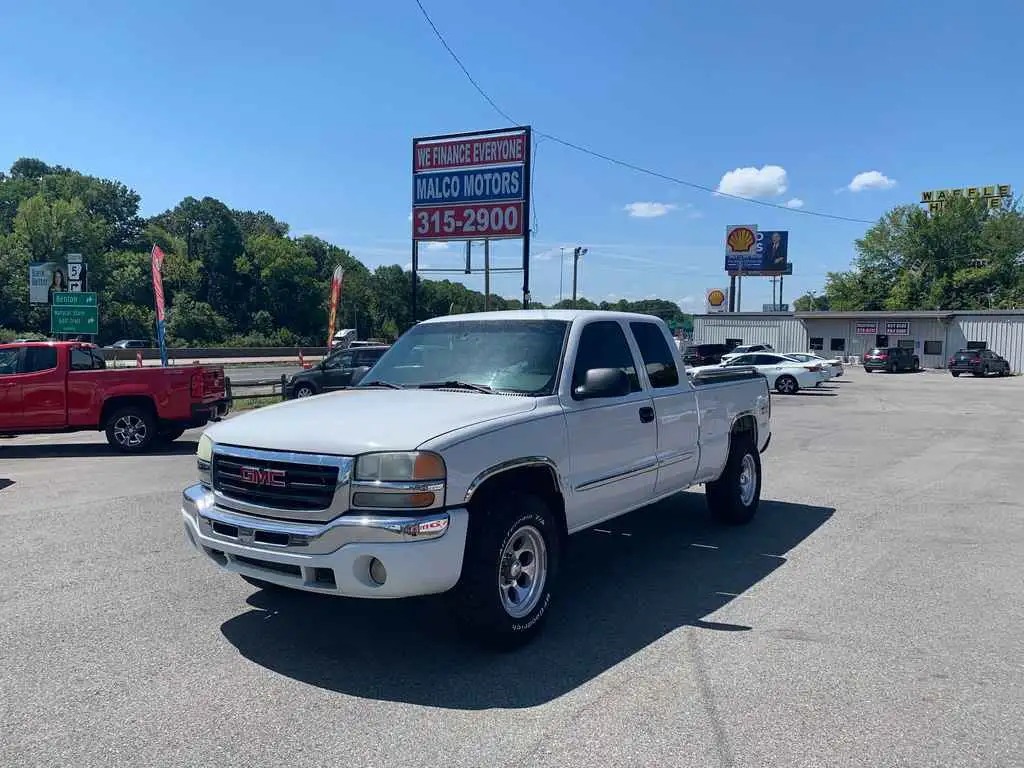 2004 GMC Sierra 6.5 SLE 4WD Extended Cab ft Box's photo
