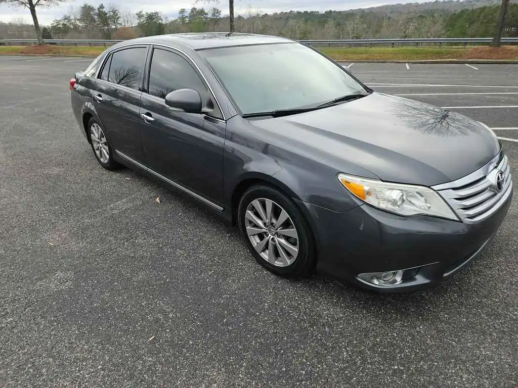 2011 Toyota Avalon Limited's photo