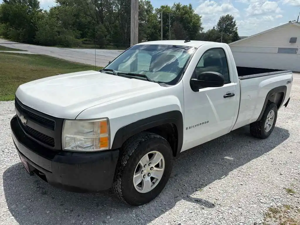 2007 Chevrolet Silverado 1500 Work Truck 4X4 Regular Cab SWB's photo