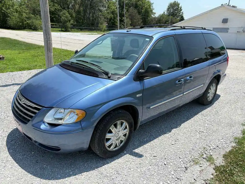 2007 Chrysler Town & Country Touring LWB's photo