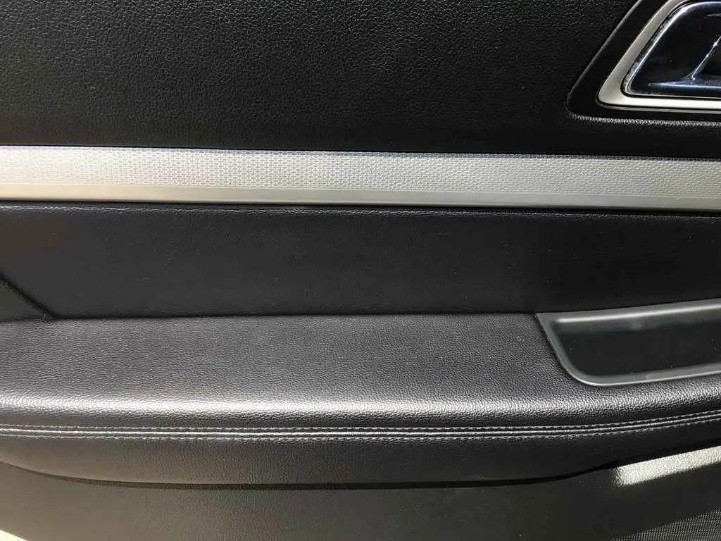 2017 Ford Explorer XLT FWD photo 5