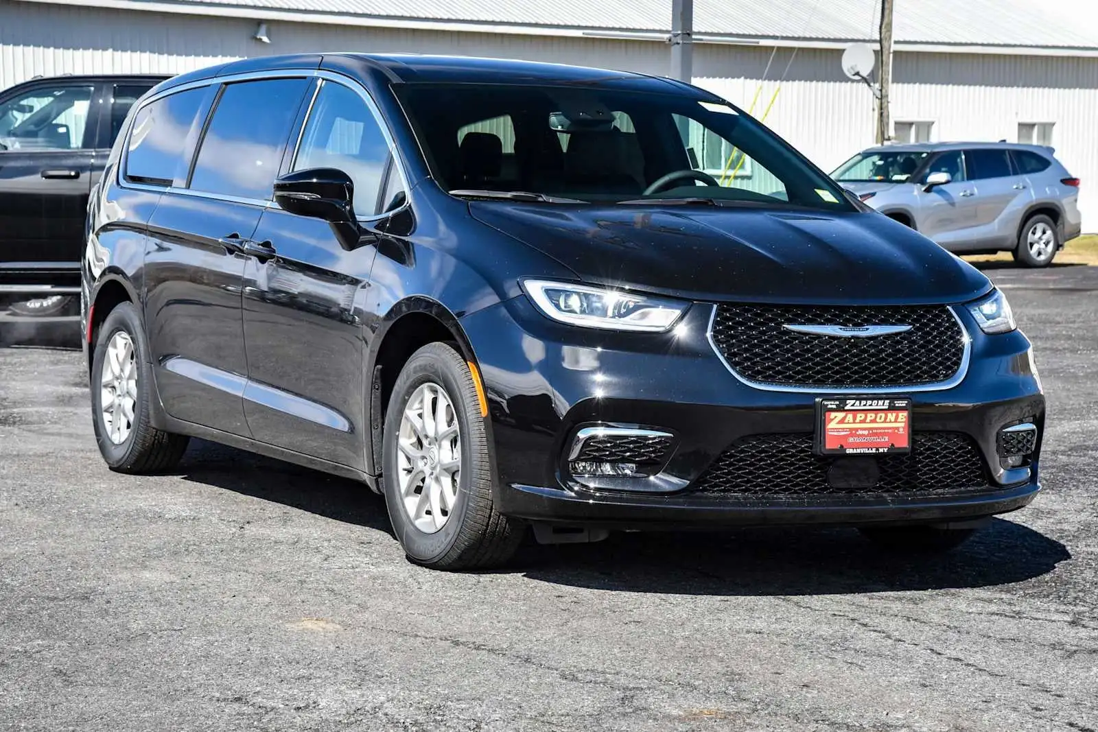 2026 Chrysler Pacifica Select's photo