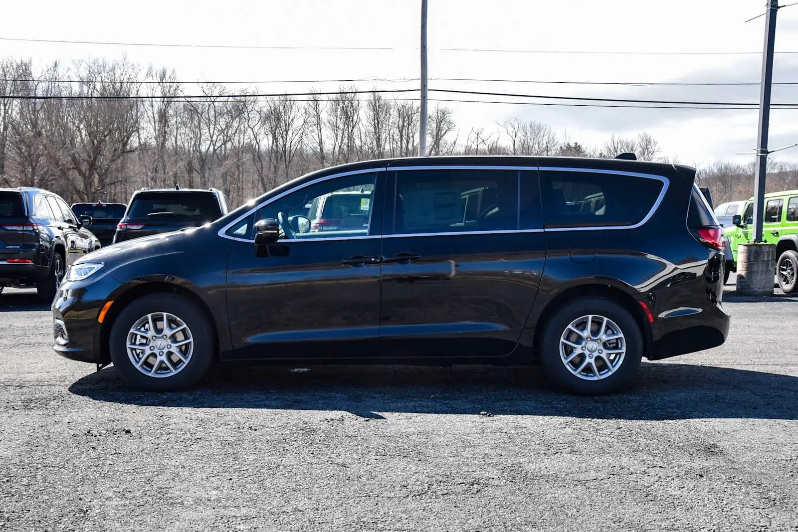 2026 Chrysler Pacifica Select photo 5