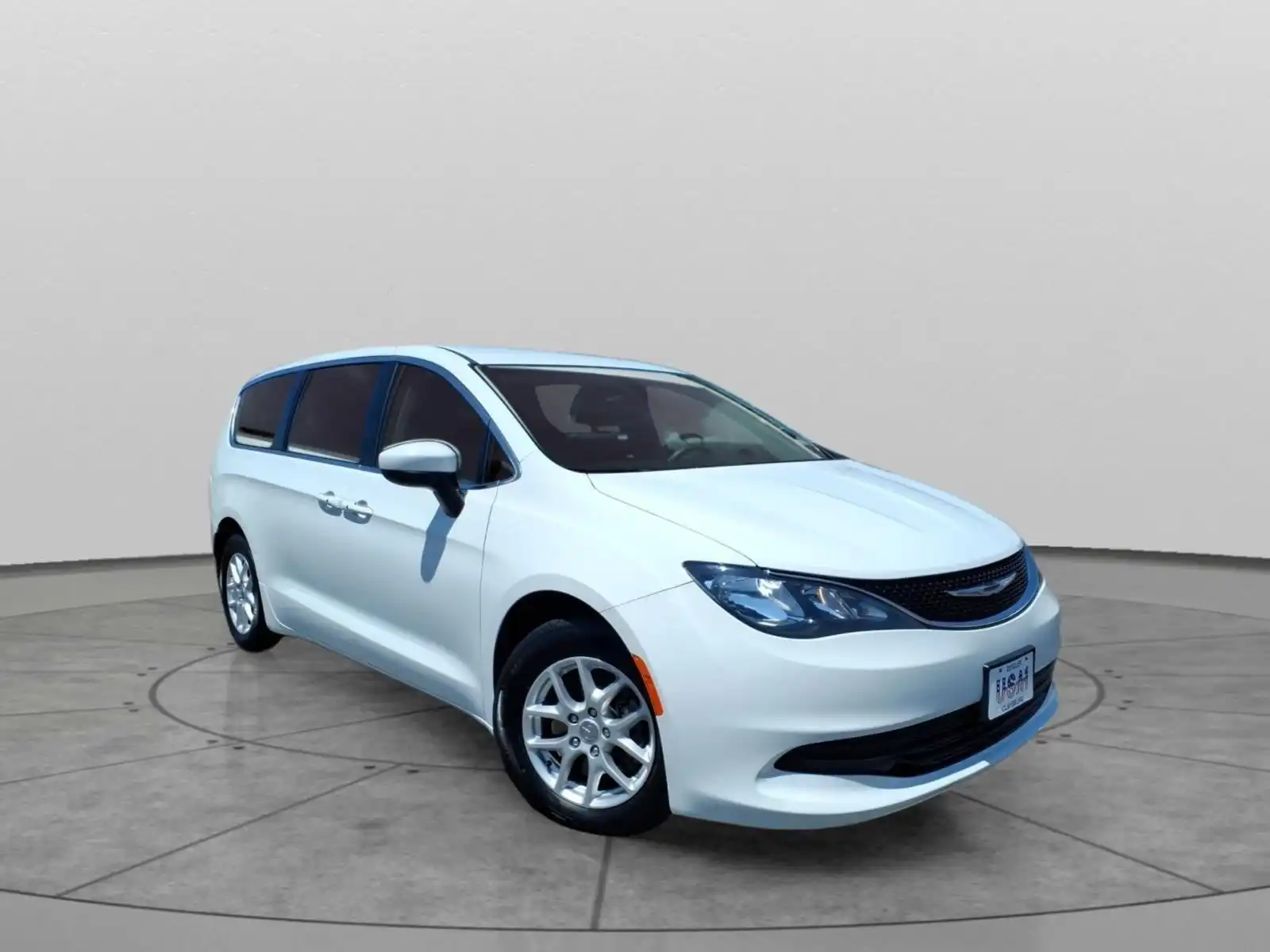 2017 Chrysler Pacifica Touring's photo