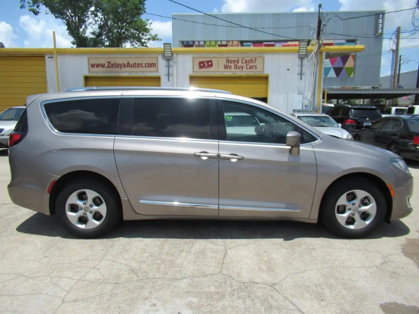 2017 Chrysler Pacifica Touring-L Plus's photo