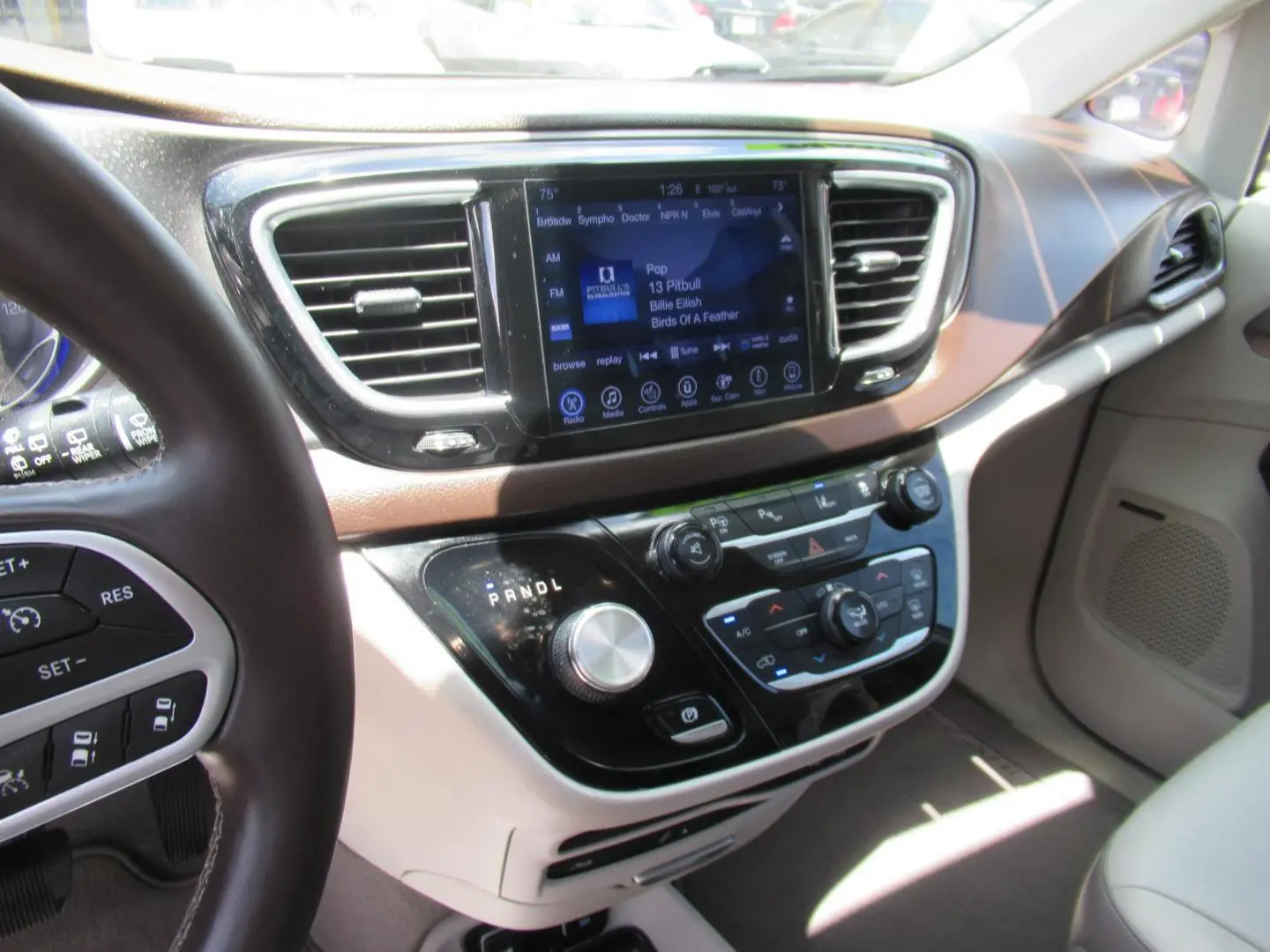 2017 Chrysler Pacifica Touring-L Plus photo 5
