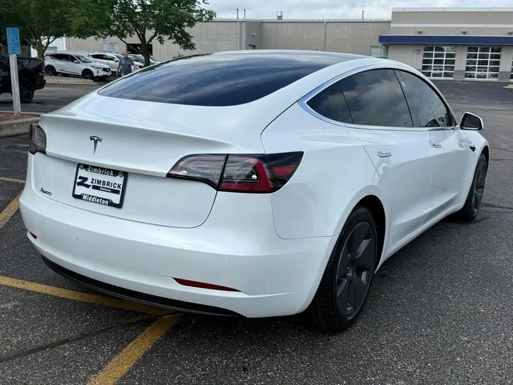 2020 Tesla Model 3 Standard Range Plus photo 3