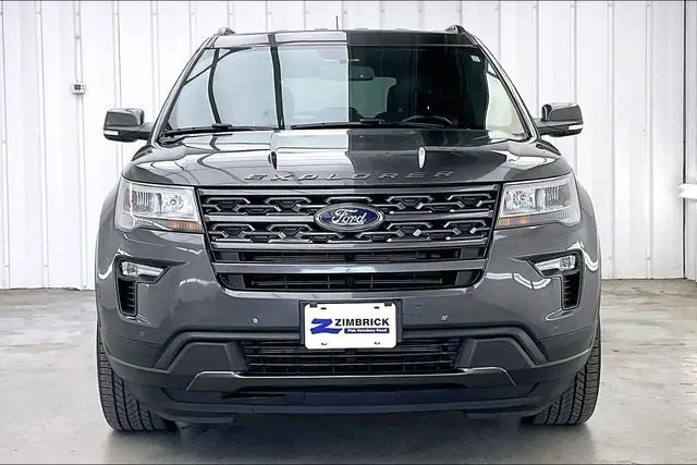2019 Ford Explorer XLT 4WD photo 3