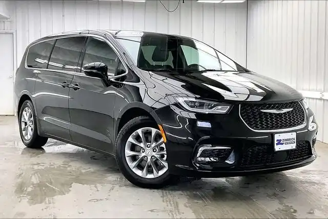 2026 Chrysler Pacifica Limited's photo