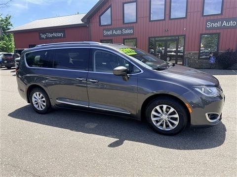 2018 Chrysler Pacifica Touring L's photo