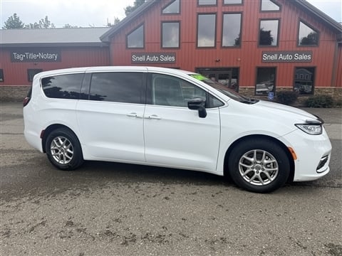 2024 Chrysler Pacifica Touring L's photo