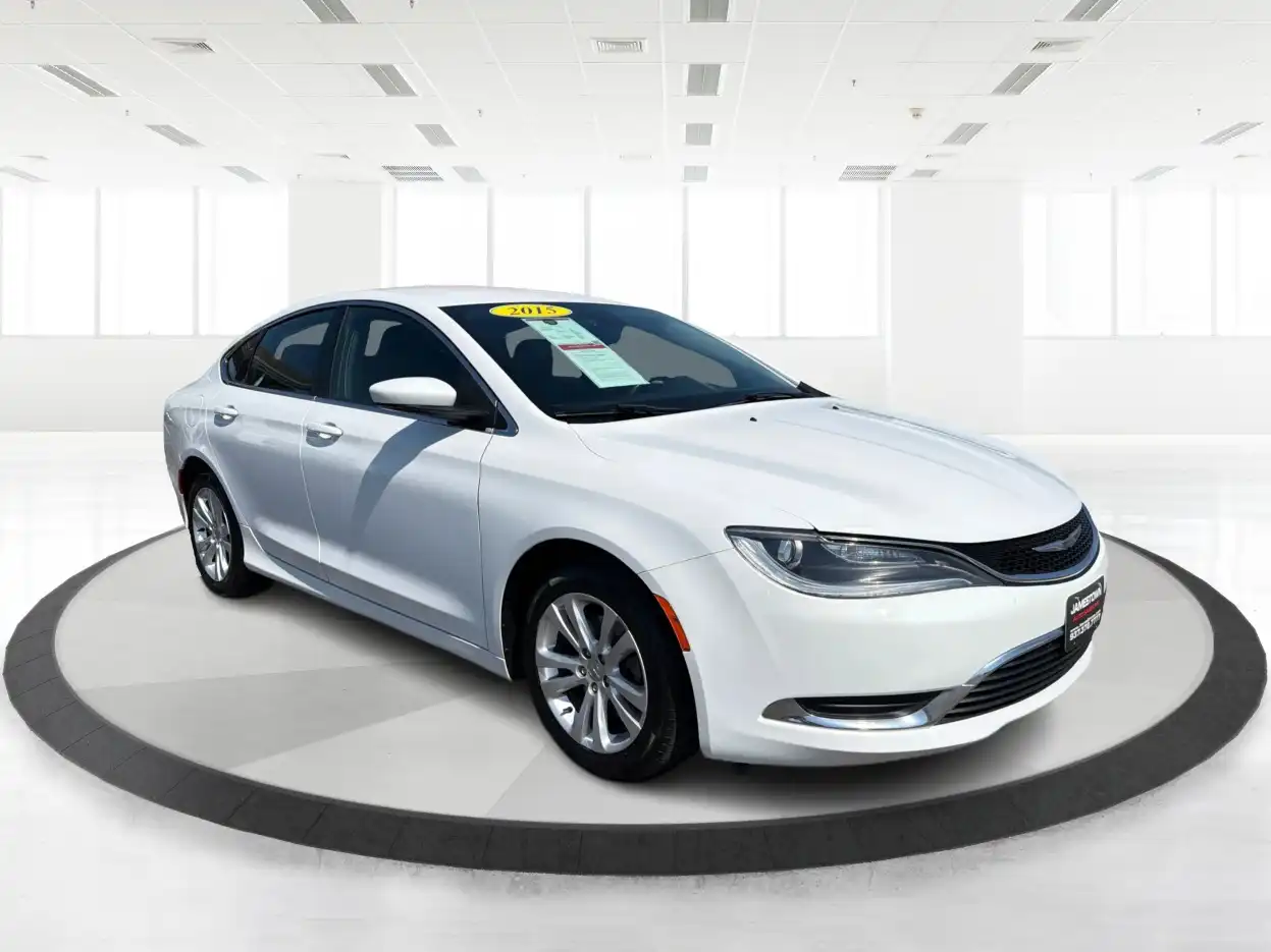 2015 Chrysler 200 Limited's photo