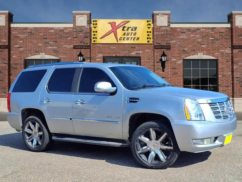 2010 Cadillac Escalade AWD Luxury's photo