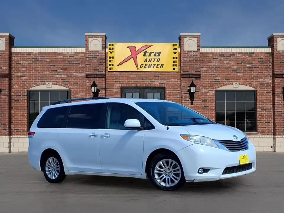 2014 Toyota Sienna XLE V6 8-Passenger's photo