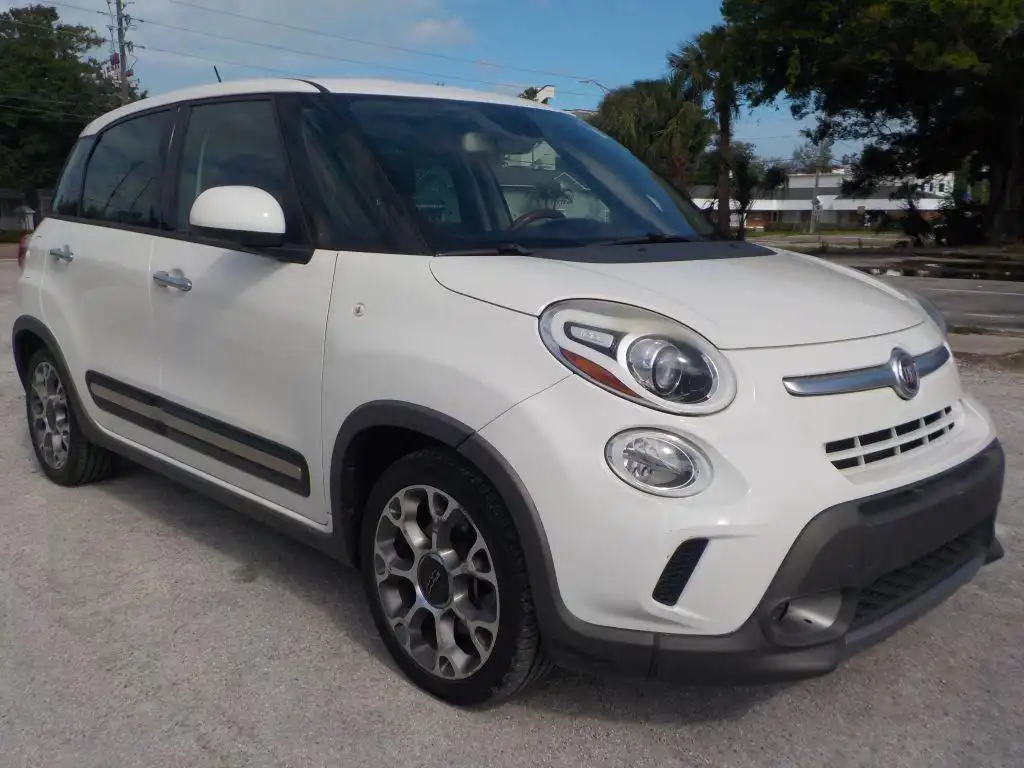 2014 FIAT 500L Trekking's photo