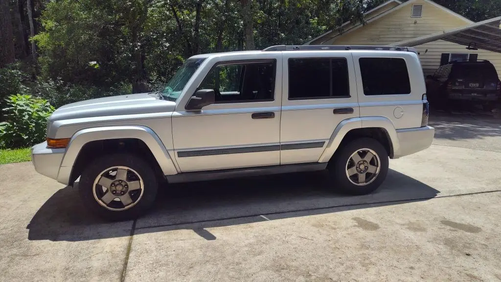 2006 Jeep Commander Base photo 3
