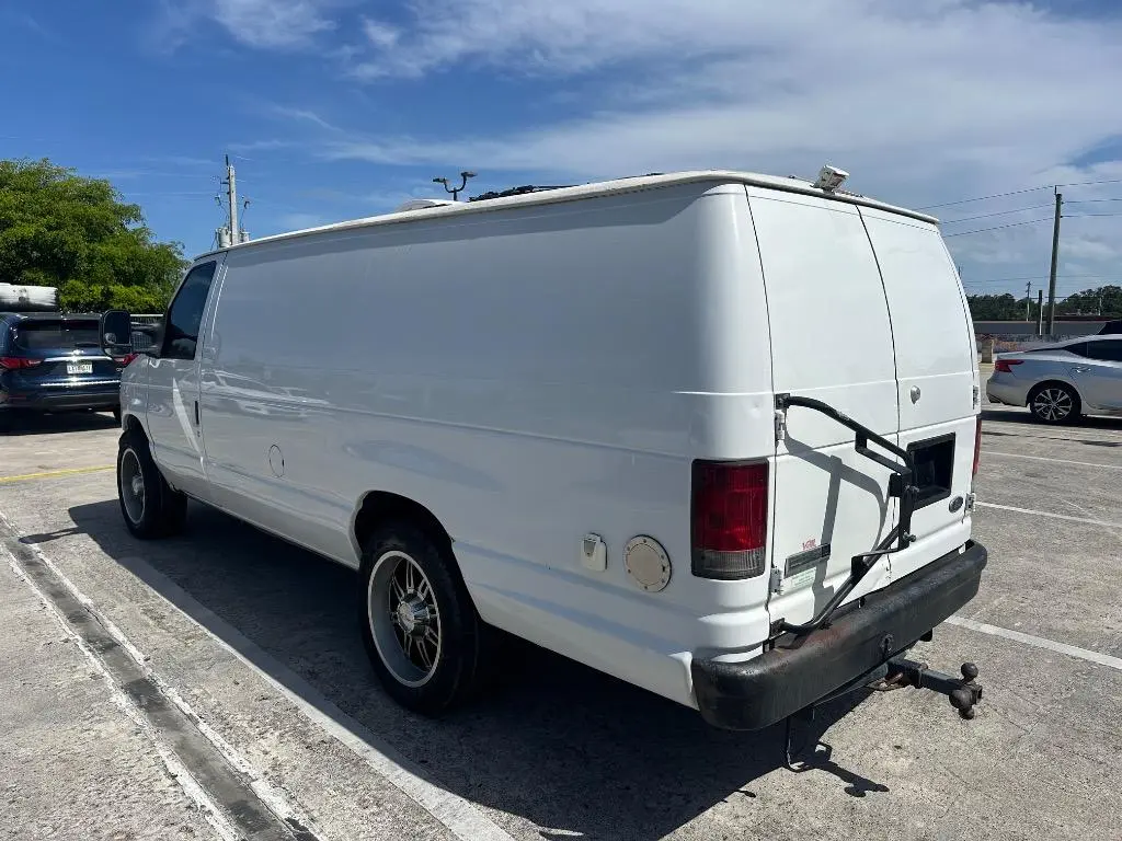 2006 Ford E-Series E-350 Super Duty Extended photo 4