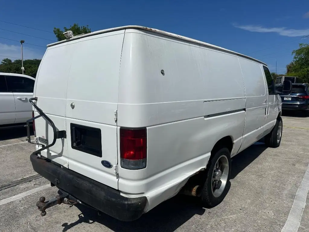 2006 Ford E-Series E-350 Super Duty Extended photo 5
