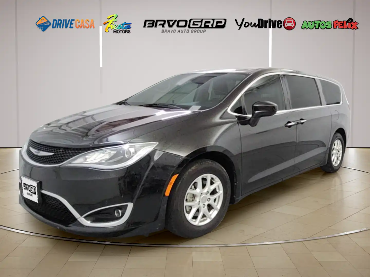 2020 Chrysler Pacifica Touring's photo