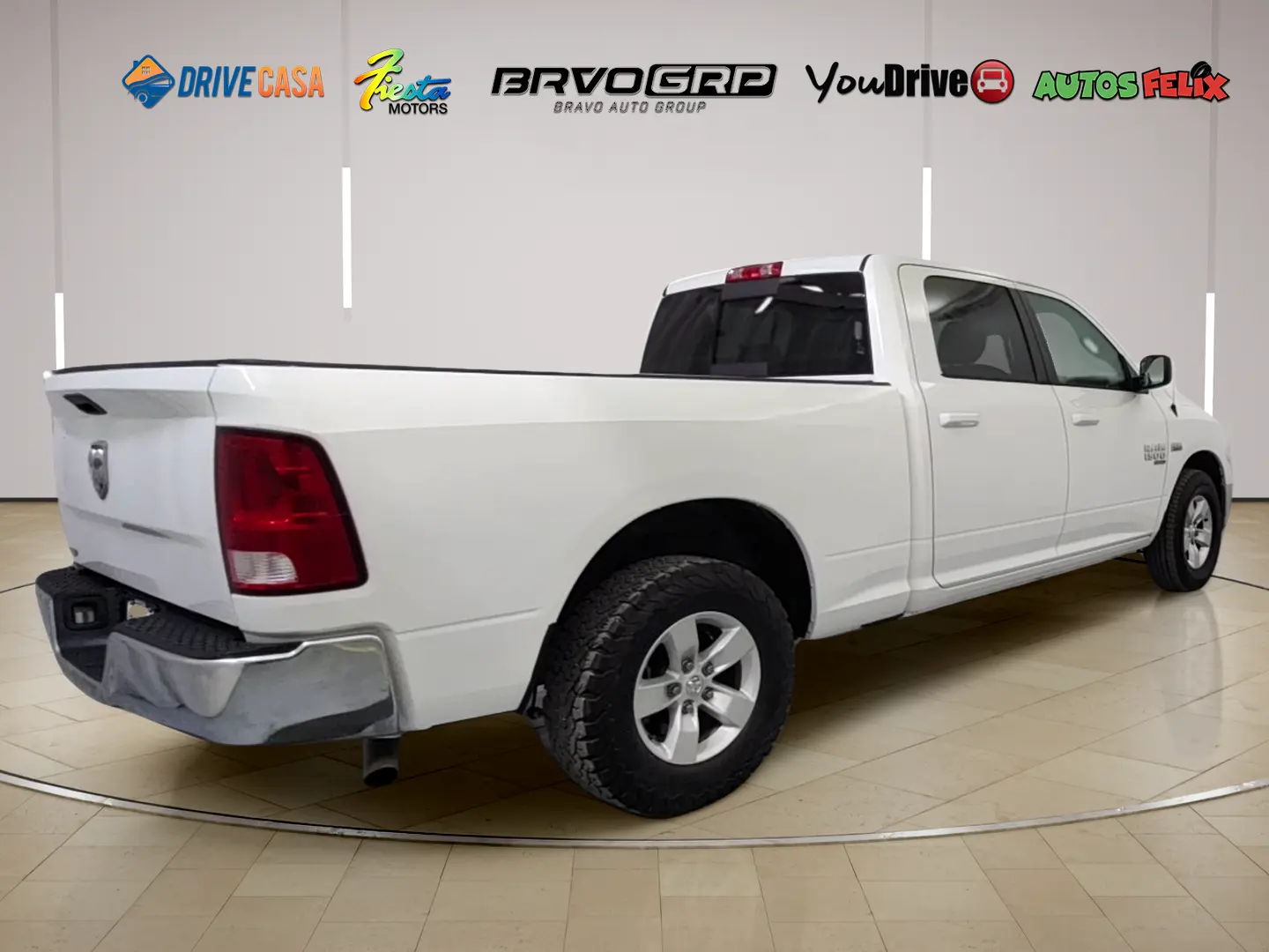 2020 RAM 1500 Classic SLT Crew Cab 6'4 photo 5