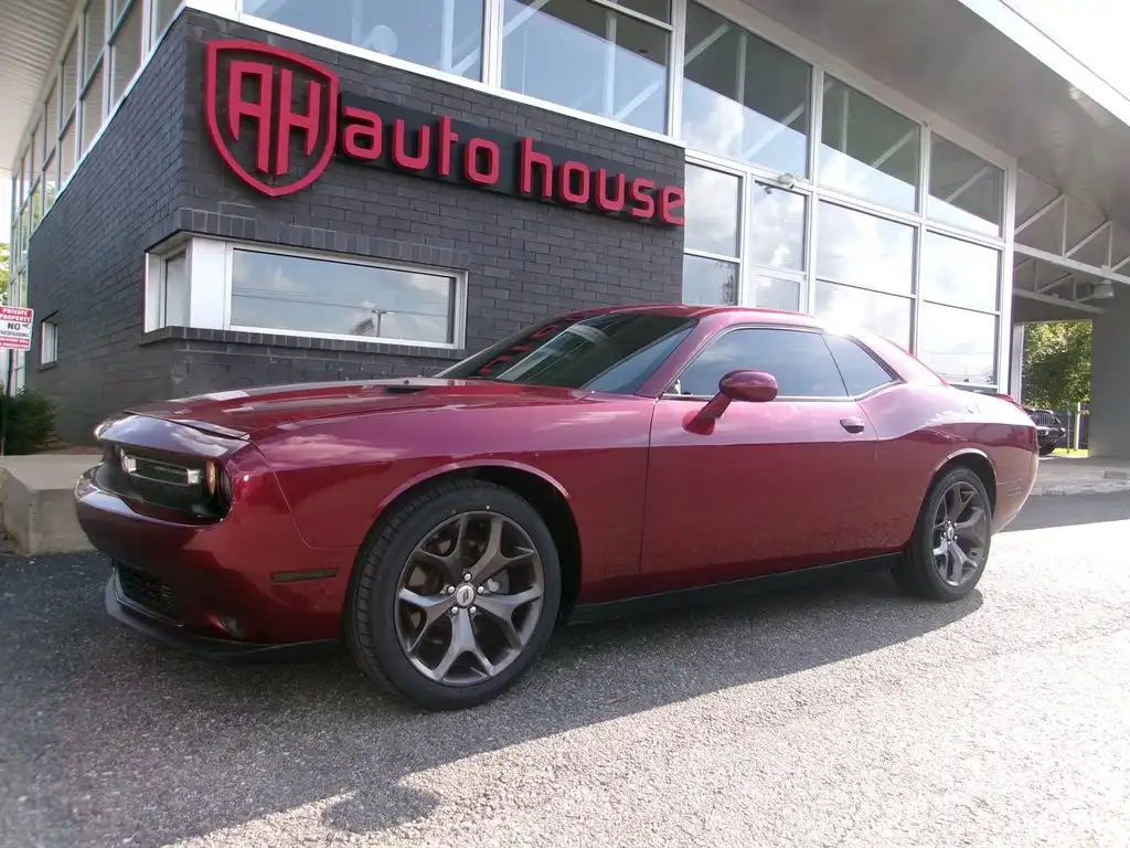2018 Dodge Challenger SXT Plus's photo