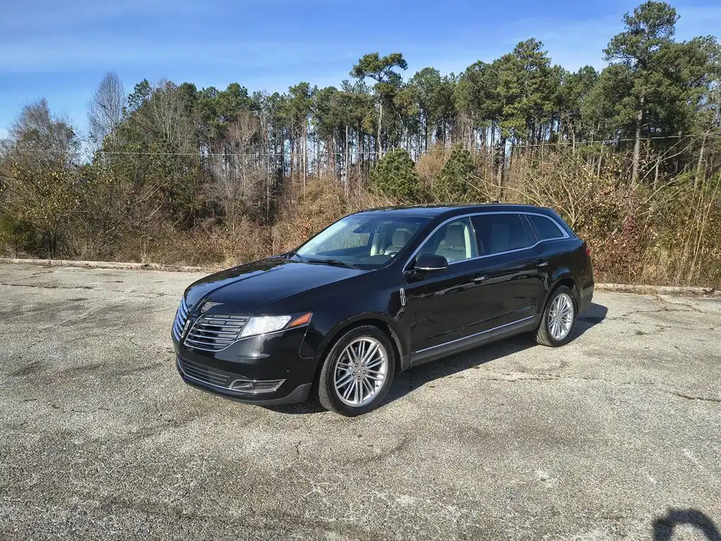 2019 Lincoln MKT 3.5 AWD's photo