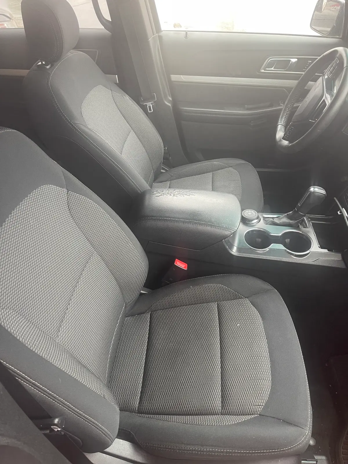 2016 Ford Explorer XLT 4WD photo 5