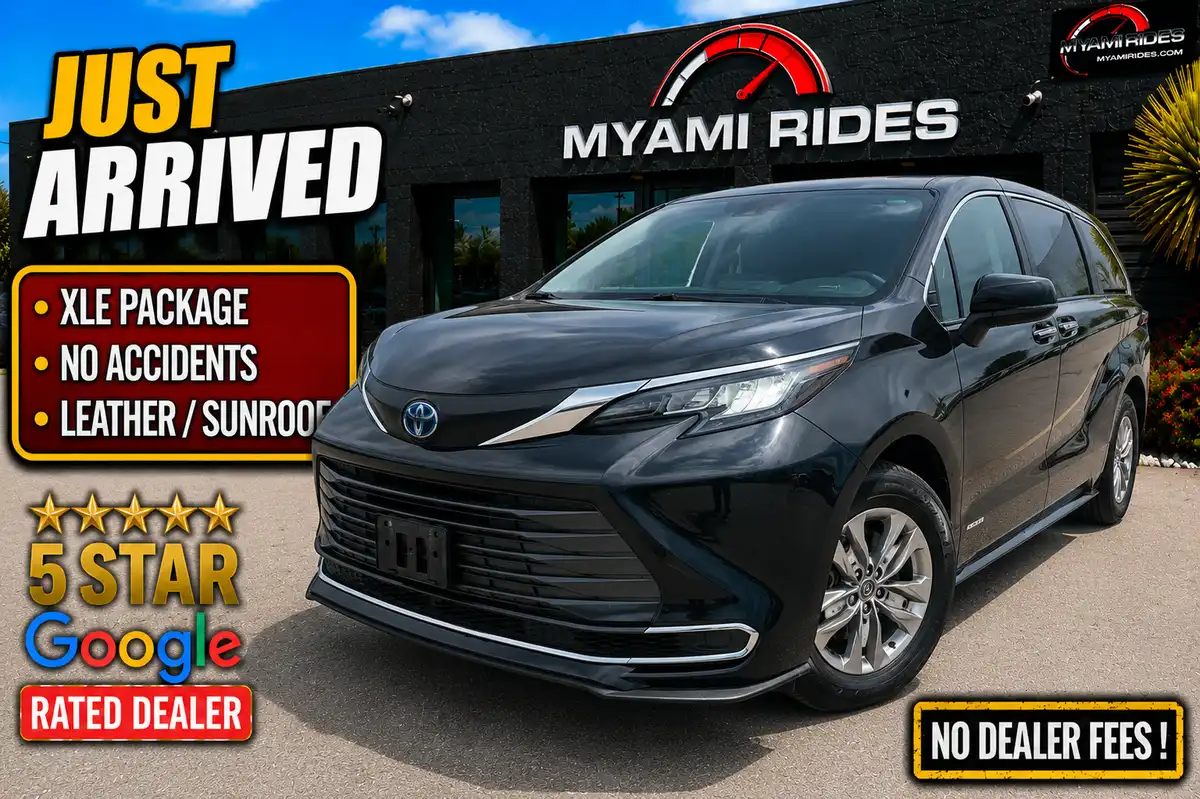2022 Toyota Sienna LE 8-Passenger Hybrid FWD's photo