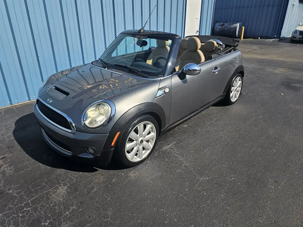 2009 MINI Cooper S photo 1
