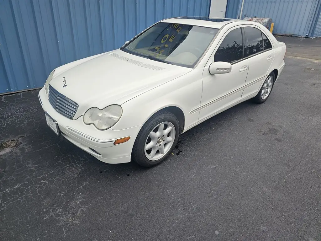 2002 Mercedes-Benz C-Class C320 photo 4